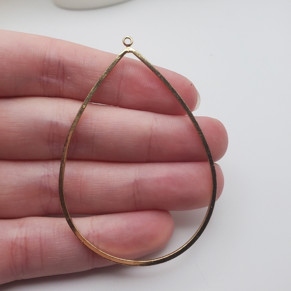 Versatile‎ and trendy teardrop openwork necklace pendant